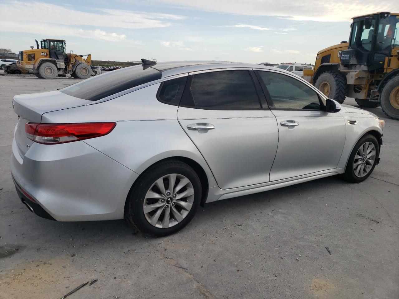 2016 KIA Optima VIN 5XXGU4L37GG066604 Copart auction photo, all over damage thumbnail 3