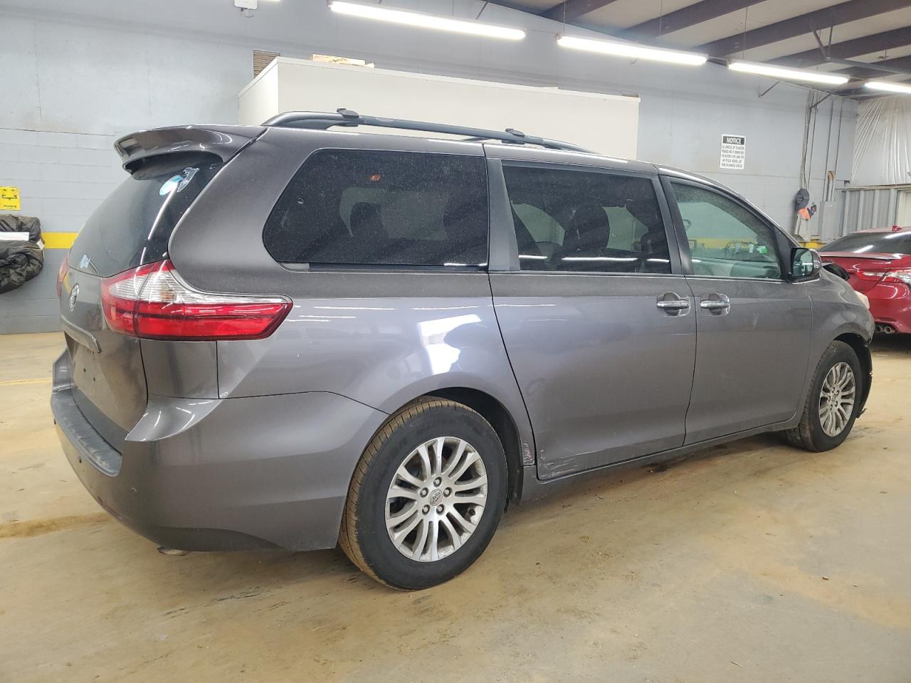 2015 Toyota Sienna VIN 5TDYK3DC7FS552149 Copart auction photo, front end damage thumbnail 3