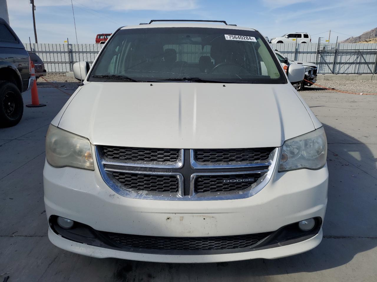 2011 Dodge Caravan VIN 2D4RN5DGXBR661270 Copart auction photo, burn damage thumbnail 5