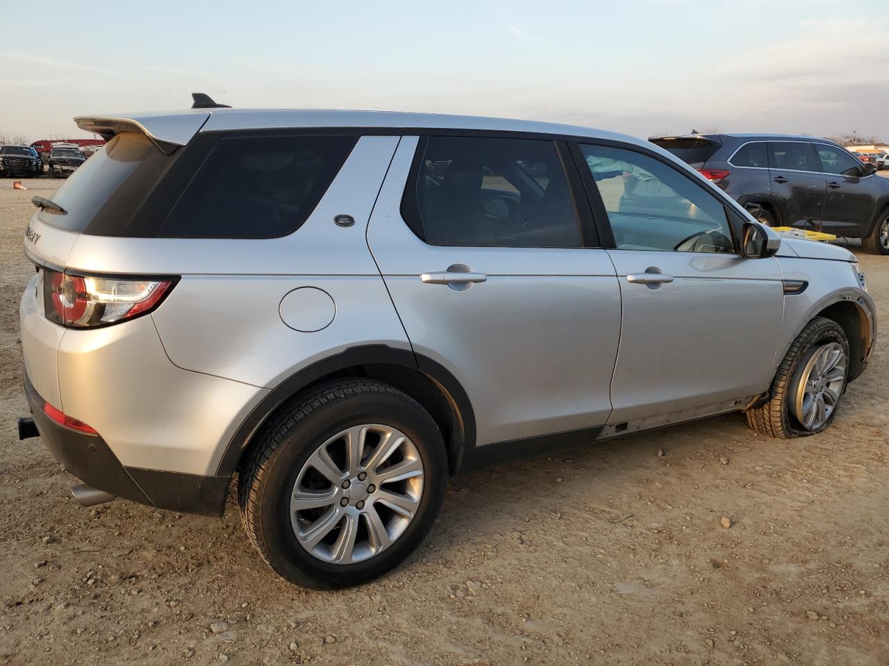 2016 Land Rover Discovery VIN SALCP2BG1GH630273 Copart auction photo, all over / minor dent/scratches damage thumbnail 3