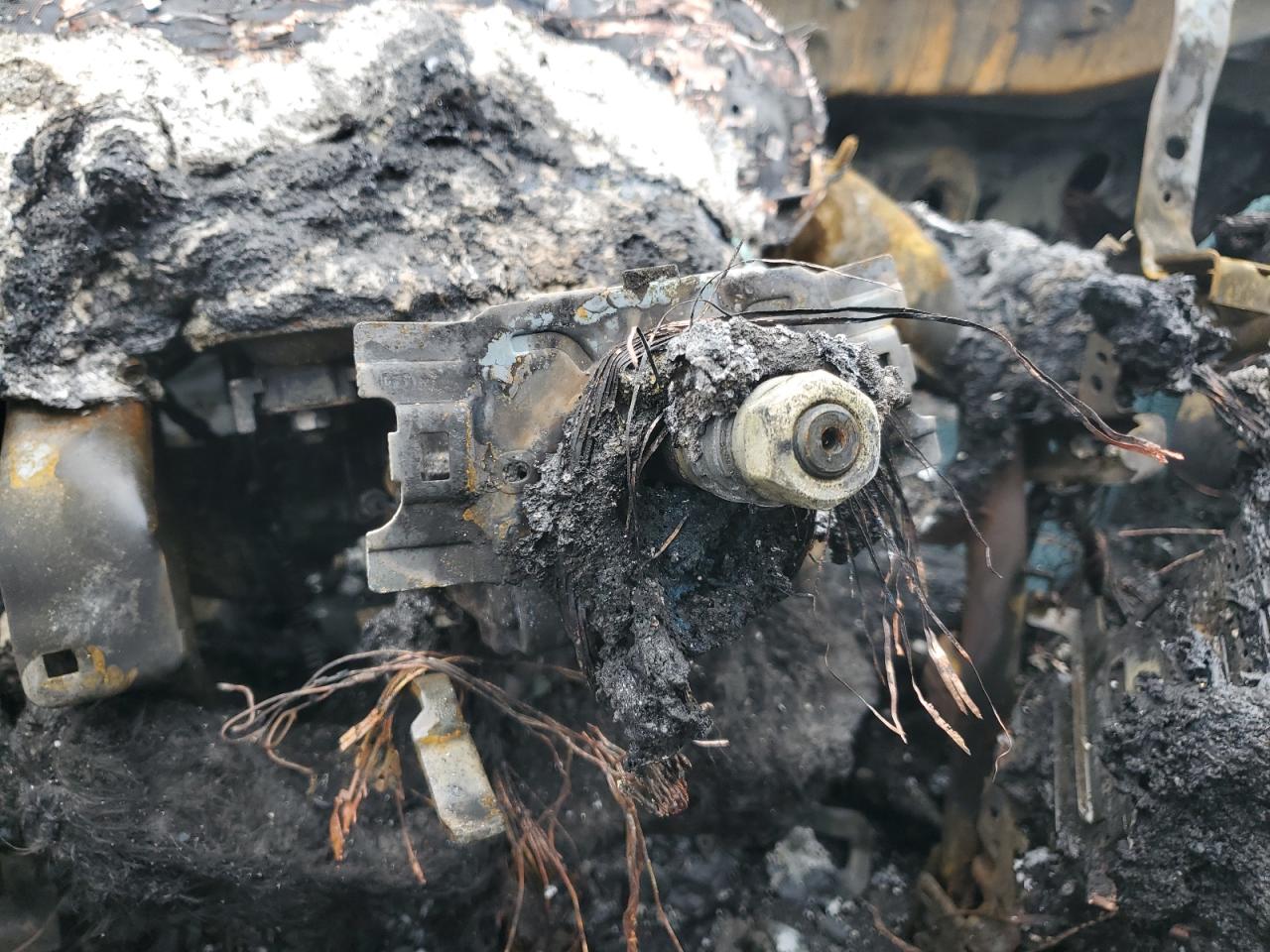 2010 Hyundai Santa Fe VIN 5NMSGDAB6AH402084 Copart auction photo, burn damage thumbnail 9