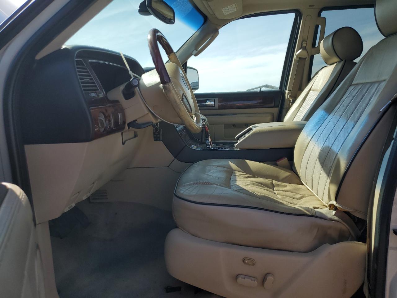 2005 Lincoln Navigator VIN 5LMFU27535LJ20448 Copart auction photo, front end damage thumbnail 7