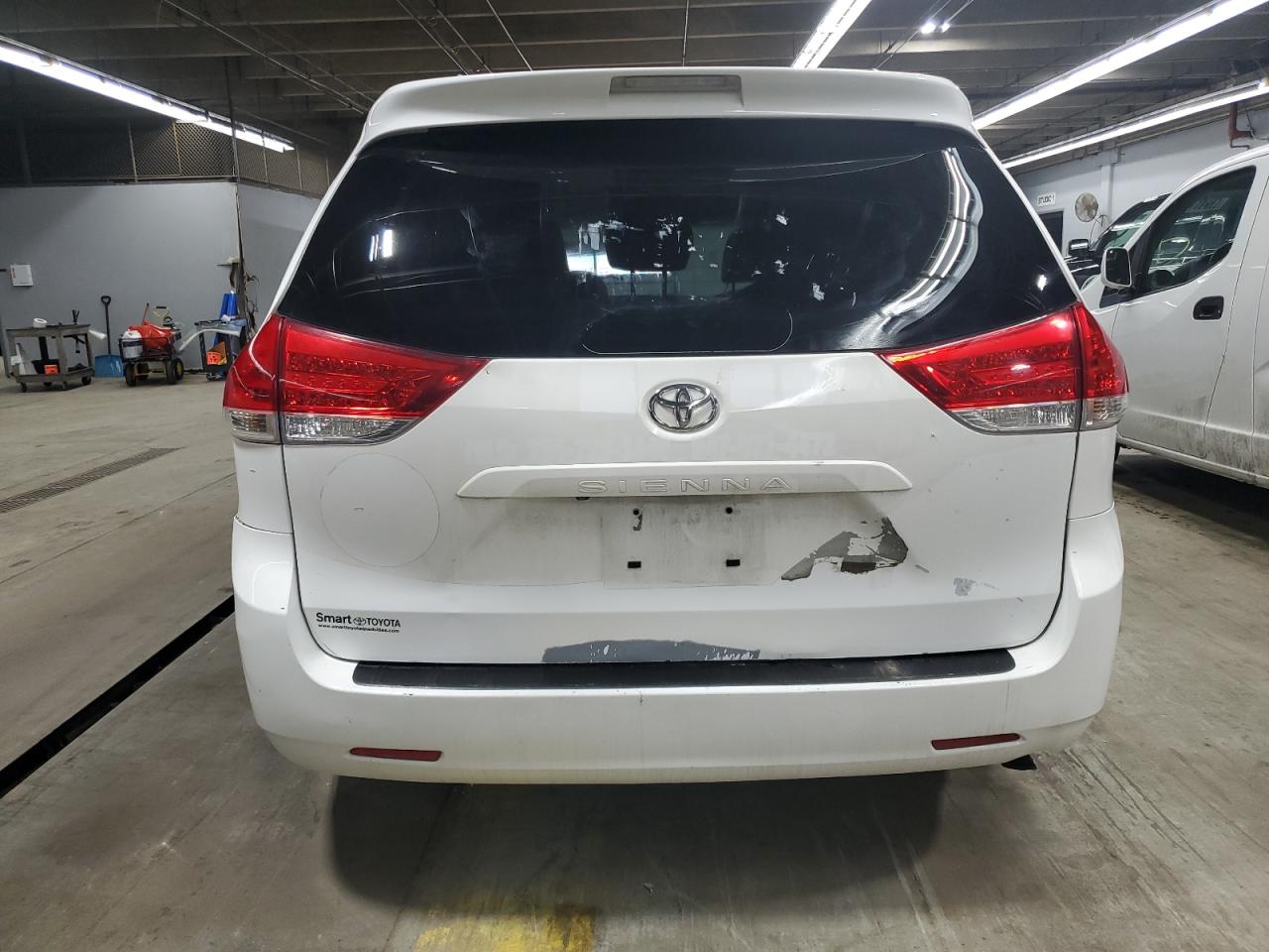 2011 Toyota Sienna VIN 5TDKK3DC5BS096717 Copart auction photo, mechanical / front end damage thumbnail 6