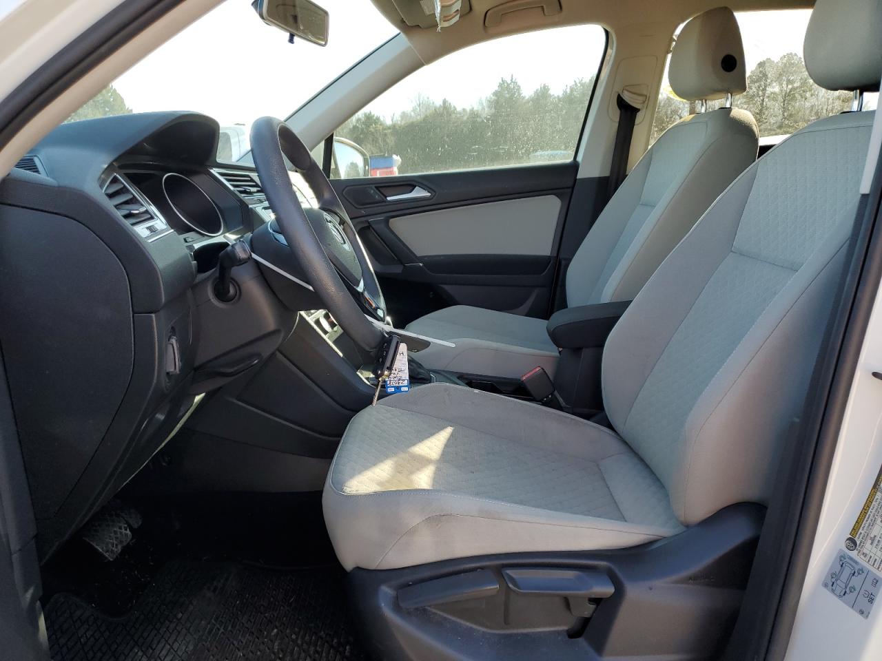 2020 Volkswagen Tiguan VIN 3VV1B7AX5LM036188 Copart auction photo, side / front end damage thumbnail 7