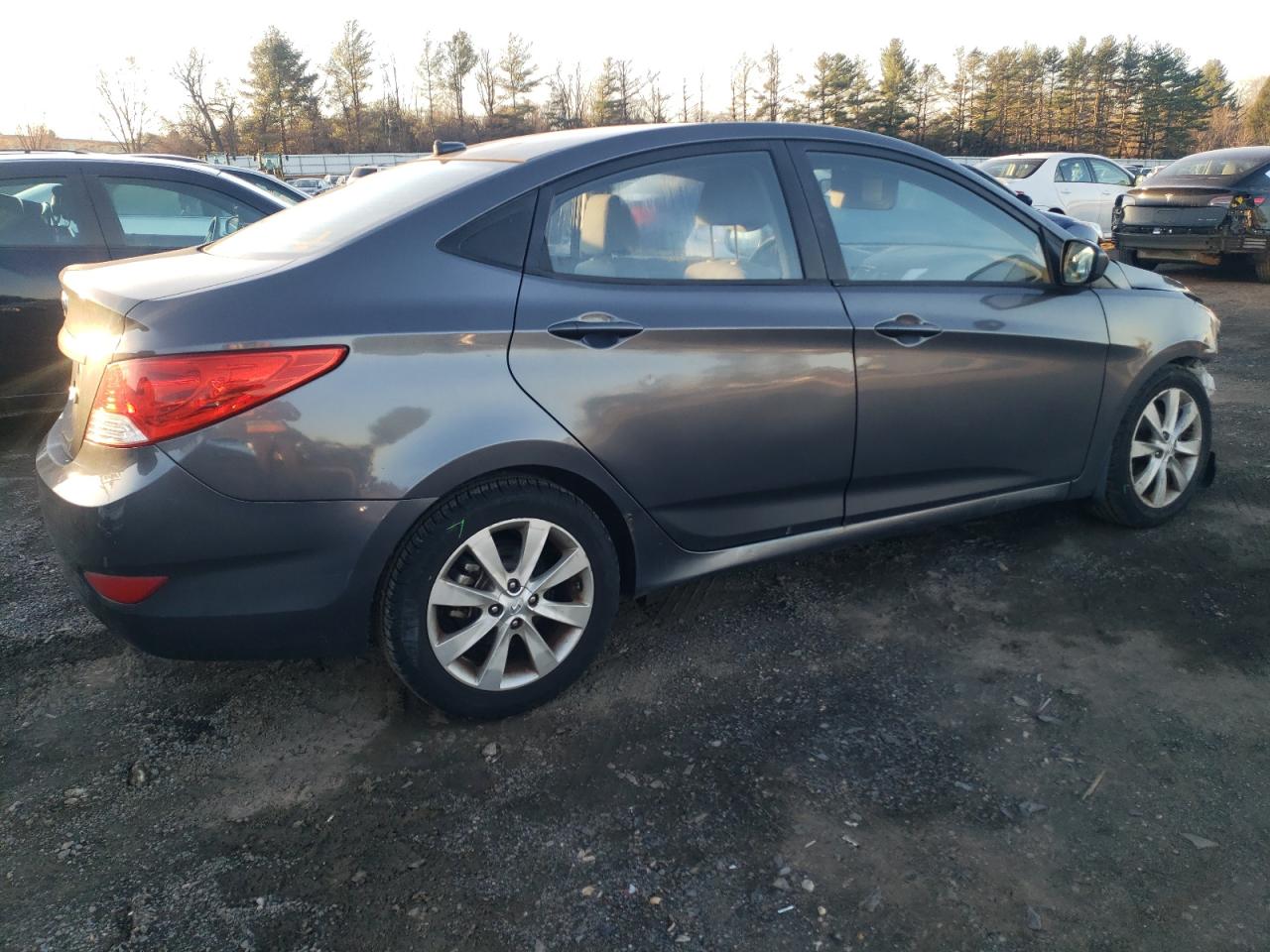 2013 Hyundai Accent VIN KMHCU4AE0DU340732 Copart auction photo, front end / minor dent/scratches damage thumbnail 3