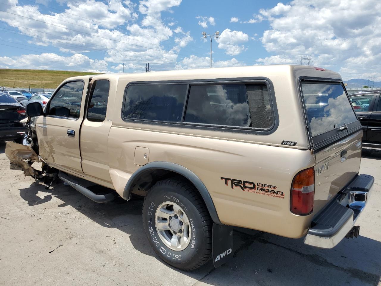 2000 Toyota Tacoma VIN 4TAWN72N6YZ604748 Copart auction photo, front end / side damage thumbnail 2
