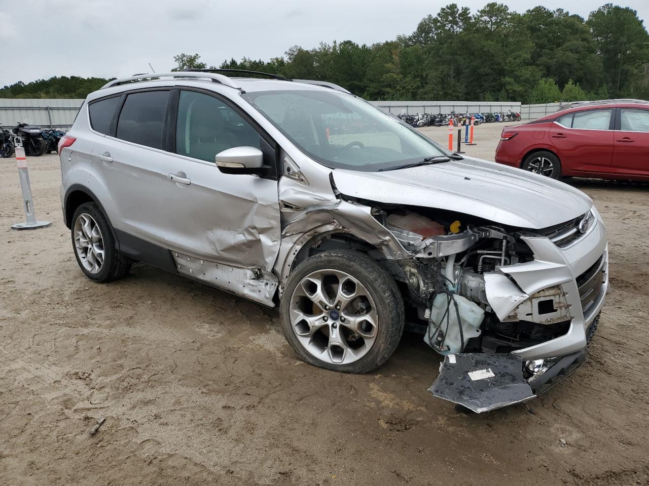 2015 Ford Escape VIN 1FMCU0J99FUB77769 Copart auction photo, front end / side damage thumbnail 4