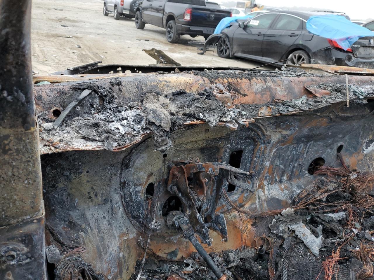 2013 GMC Acadia VIN 1GKKRTKD1DJ136075 Copart auction photo, burn damage thumbnail 9