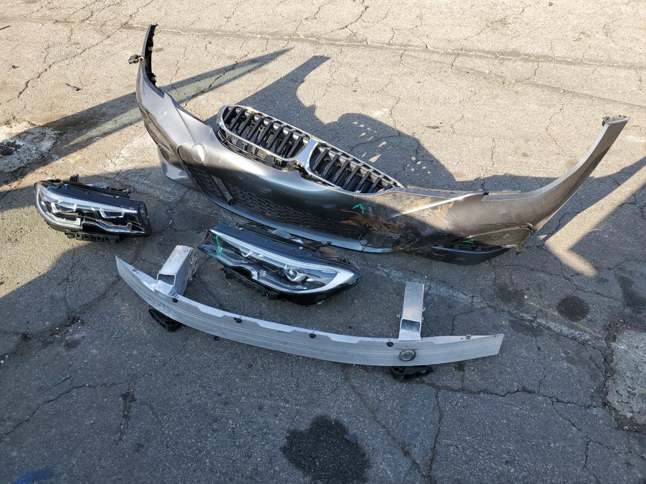 2022 BMW 3er VIN 3MW5P7J04N8C53017 Copart auction photo, front end / minor dent/scratches damage thumbnail 12