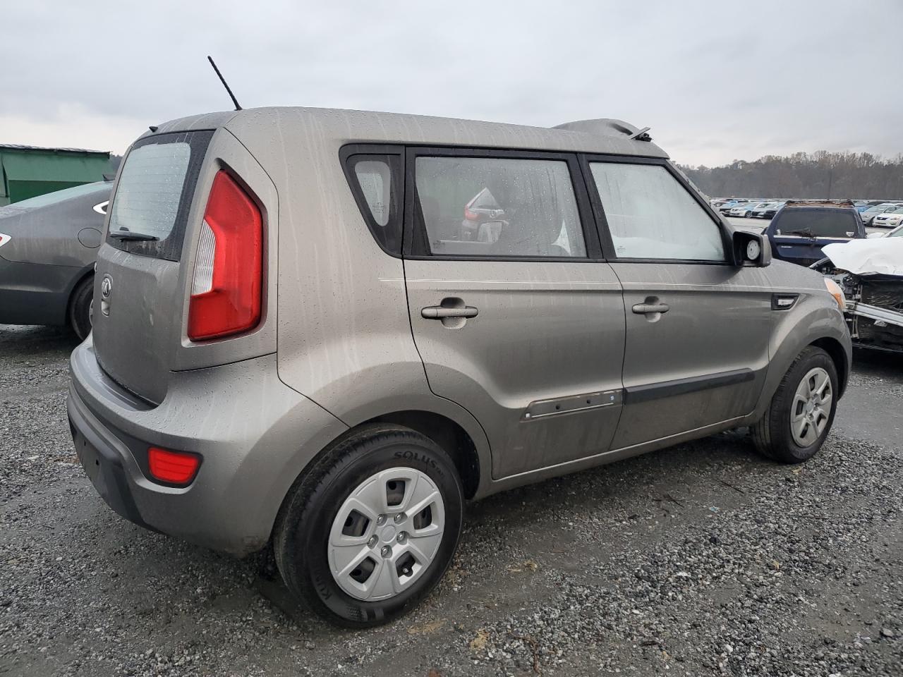 2013 KIA Soul VIN KNDJT2A57D7579163 Copart auction photo, top/roof / minor dent/scratches damage thumbnail 3