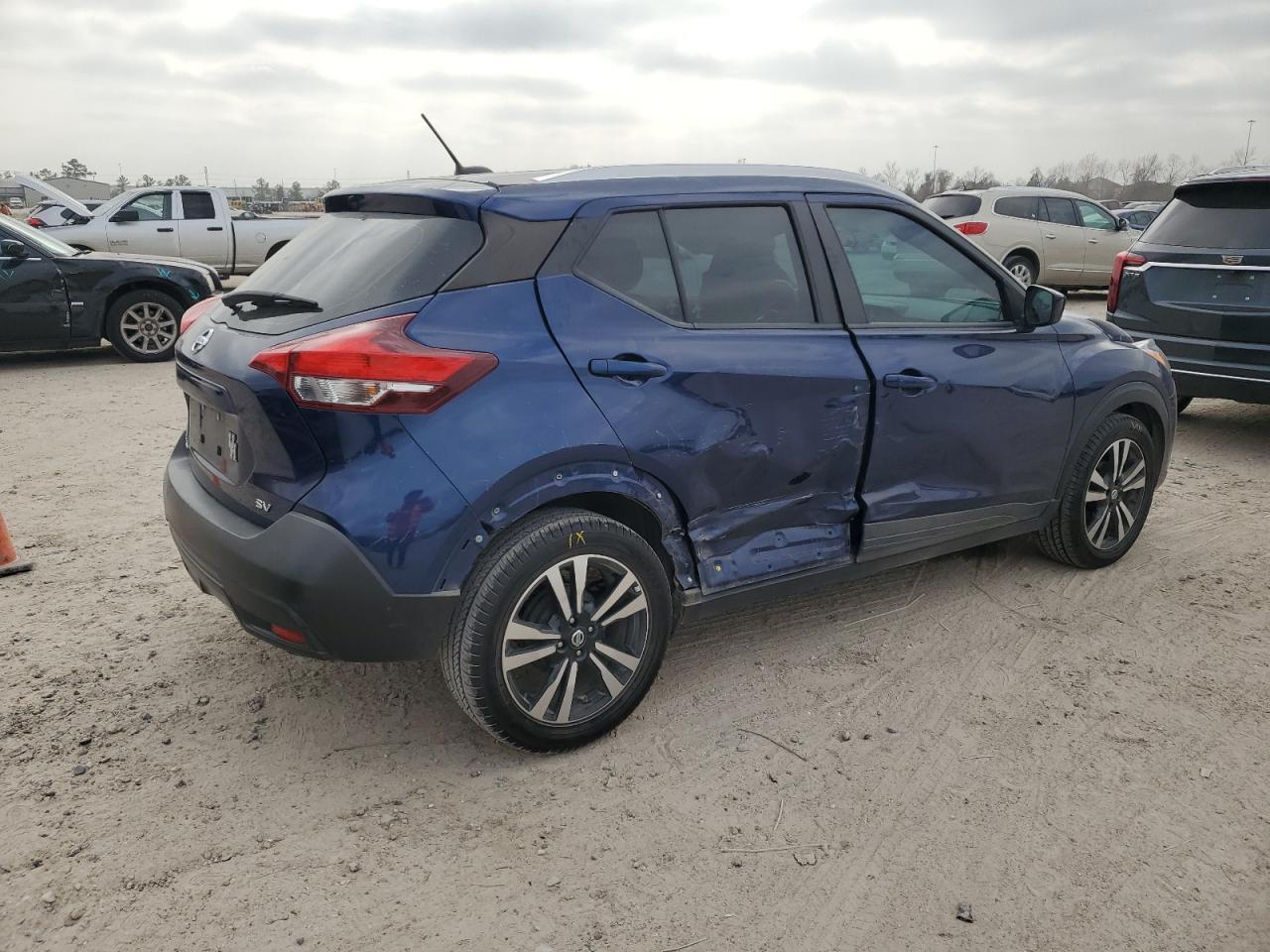 2019 Nissan Kicks VIN 3N1CP5CU0KL538579 Copart auction photo, side damage thumbnail 3