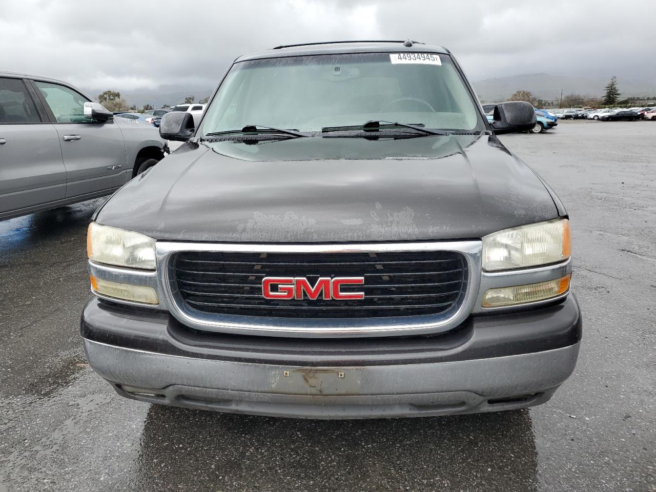 2005 GMC Yukon VIN 1GKEC13V95J176982 Copart auction photo, vandalism damage thumbnail 5