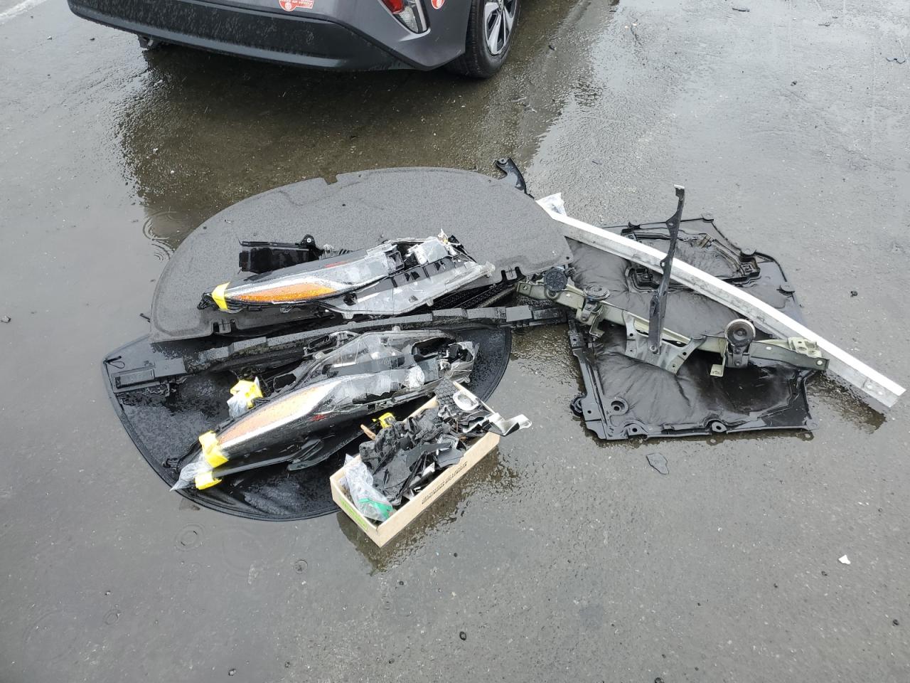 2018 Toyota Prius VIN JTDKARFP2J3084756 Copart auction photo, front end damage thumbnail 12