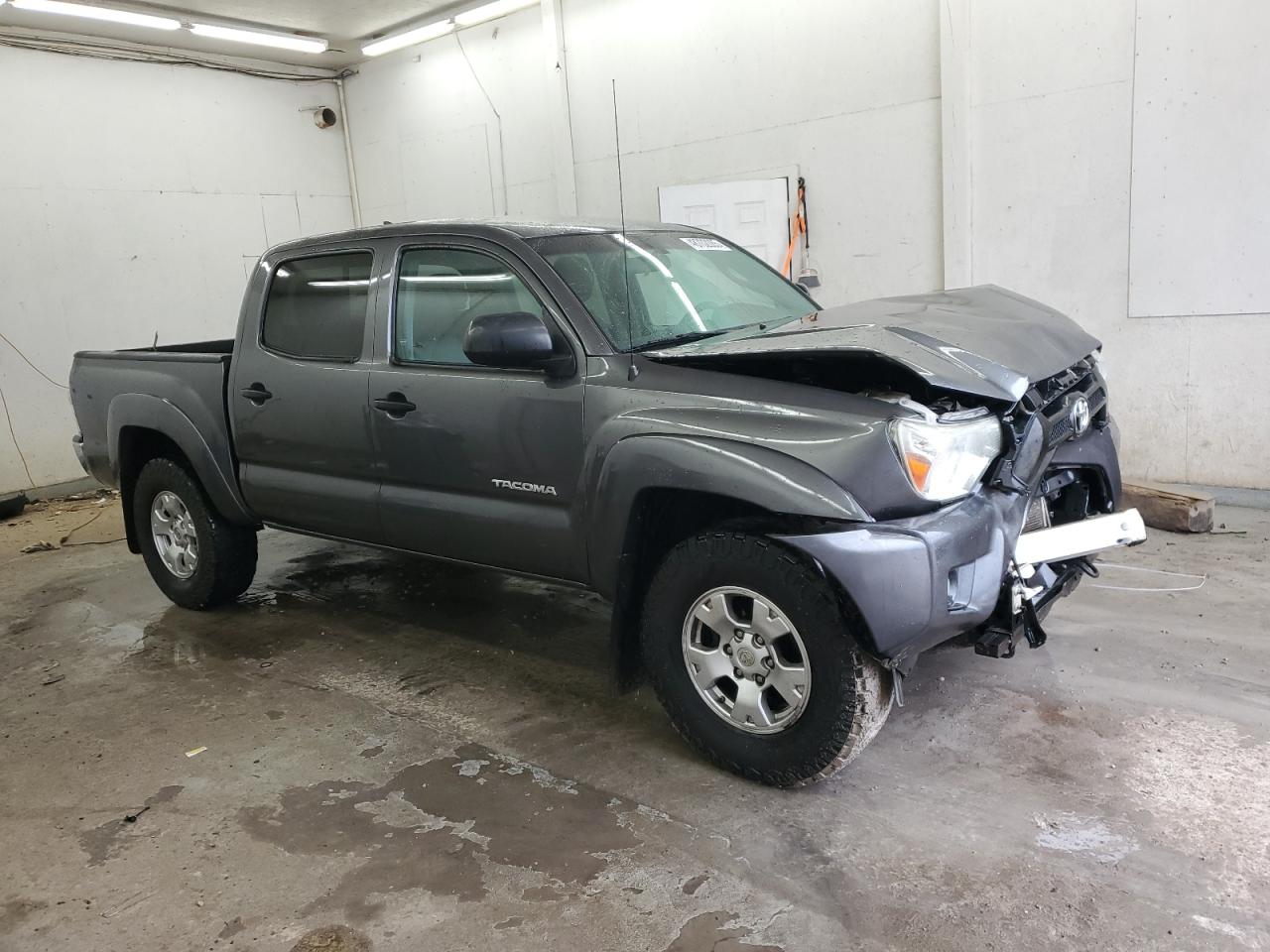 2014 Toyota Tacoma VIN 3TMLU4EN8EM156885 Copart auction photo, front end / minor dent/scratches damage thumbnail 4