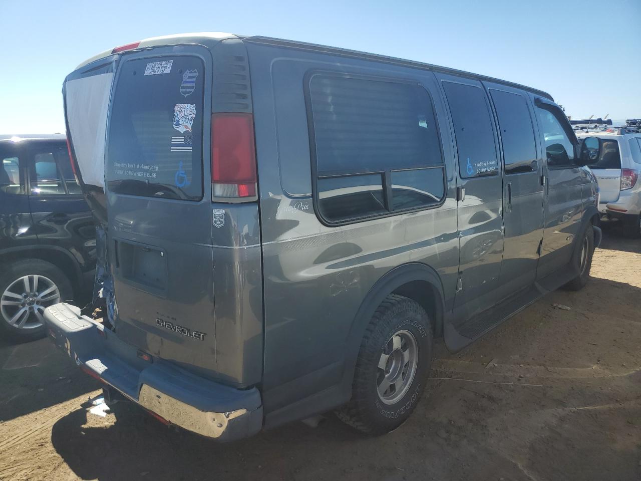 2000 Chevrolet Express VIN 1GBFG15R8Y1213498 Copart auction photo, rear end damage thumbnail 3