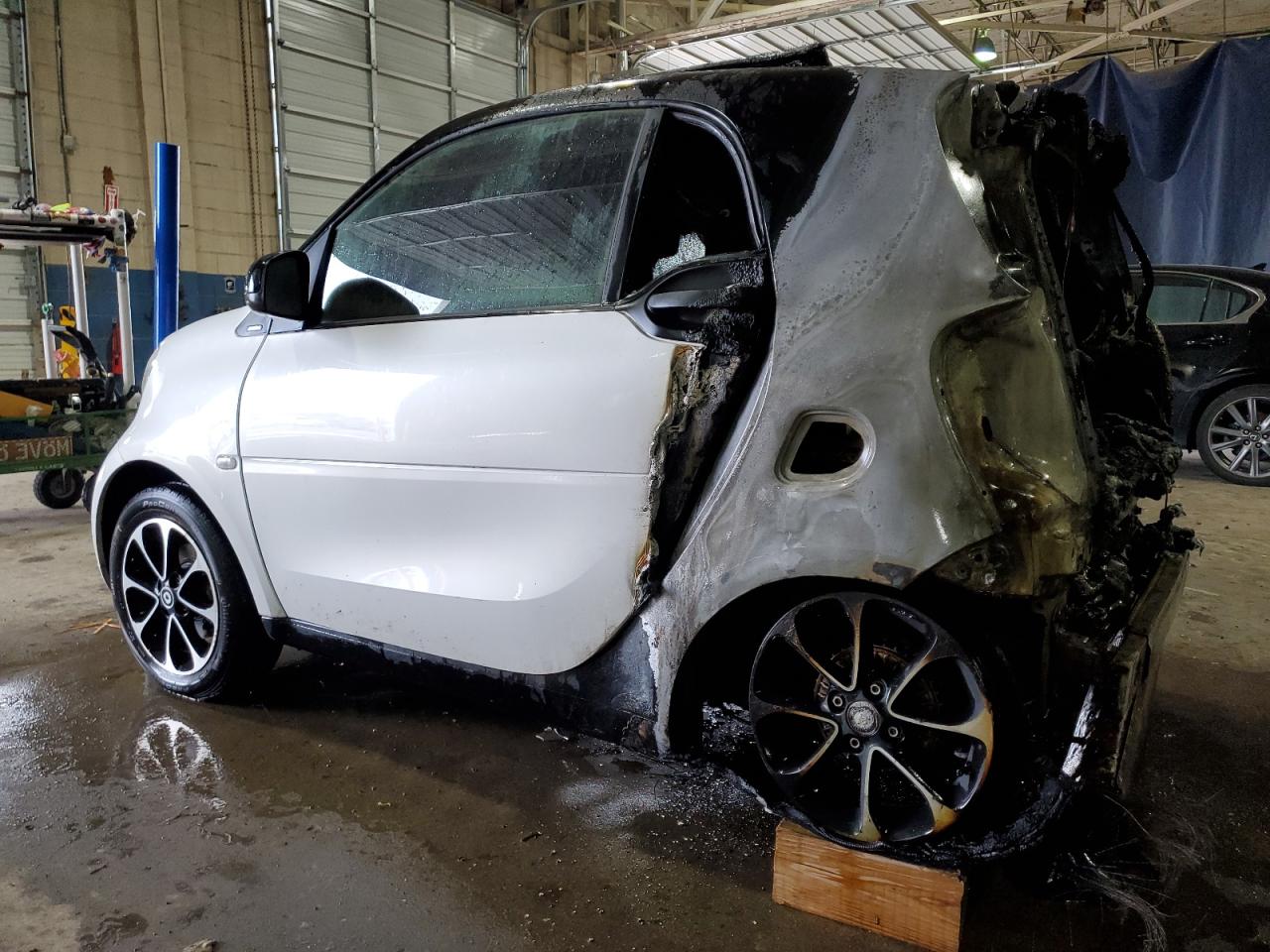 2016 Smart Fortwo VIN WMEFJ5DA2GK055038 Copart auction photo, burn - interior / burn damage thumbnail 2