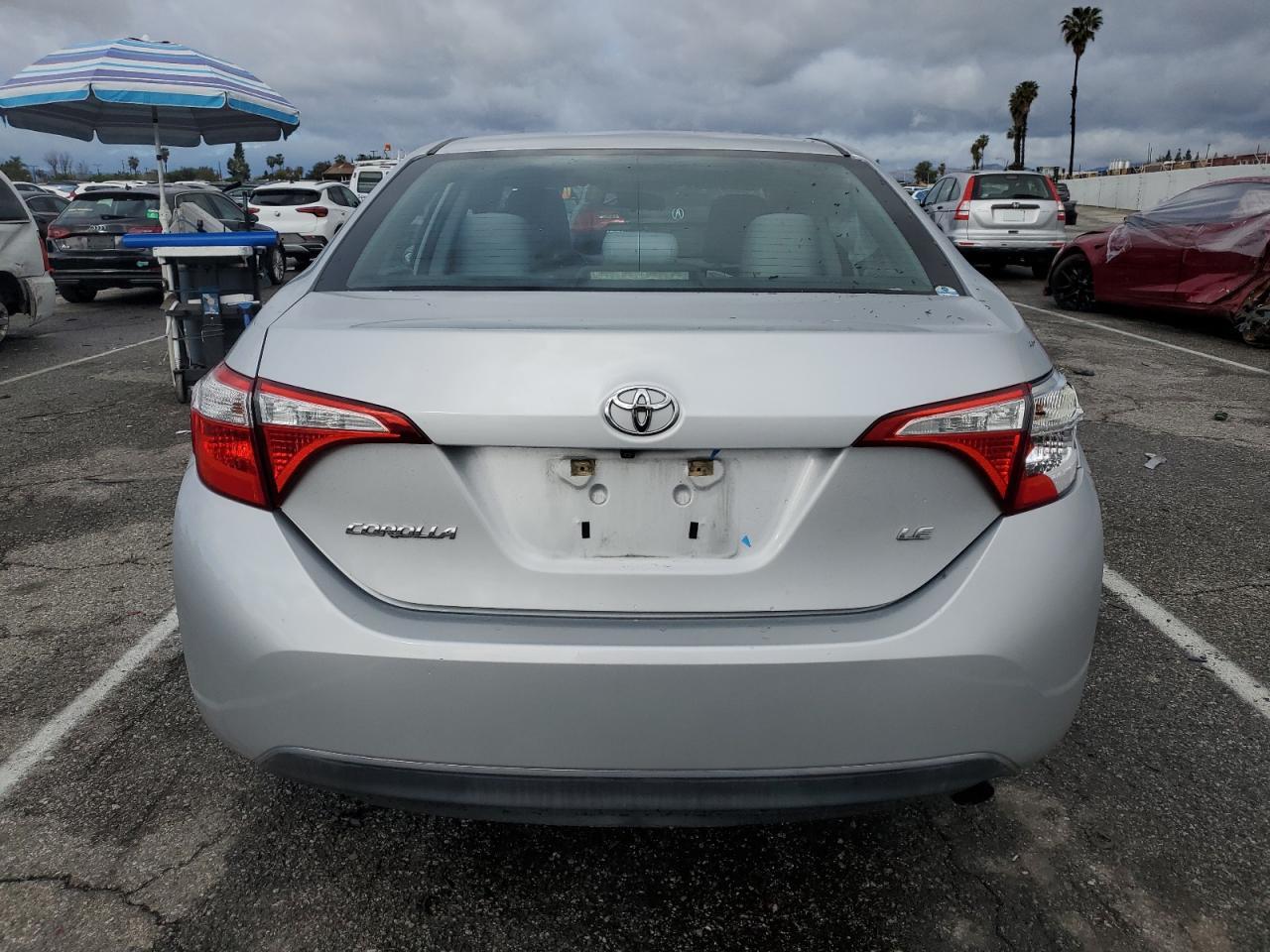 2014 Toyota Corolla VIN 5YFBURHEXEP051889 Copart auction photo, side / front end damage thumbnail 6