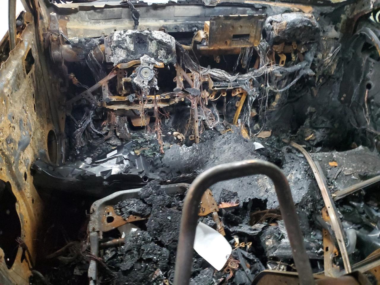 2019 Toyota RAV 4 VIN 2T3A1RFV4KW075114 Copart auction photo, burn damage thumbnail 8