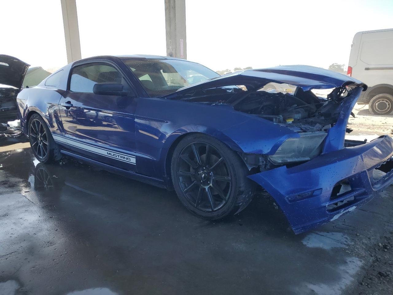 2014 Ford Mustang VIN 1ZVBP8AM5E5228328 Copart auction photo, front end / minor dent/scratches damage thumbnail 4