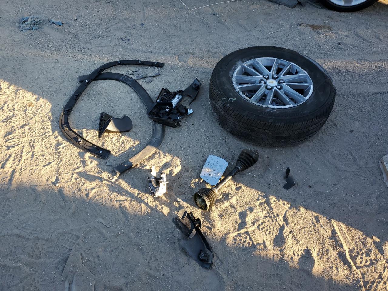2022 Chevrolet Traverse VIN 1GNERGKWXNJ140815 Copart auction photo, rollover damage thumbnail 13