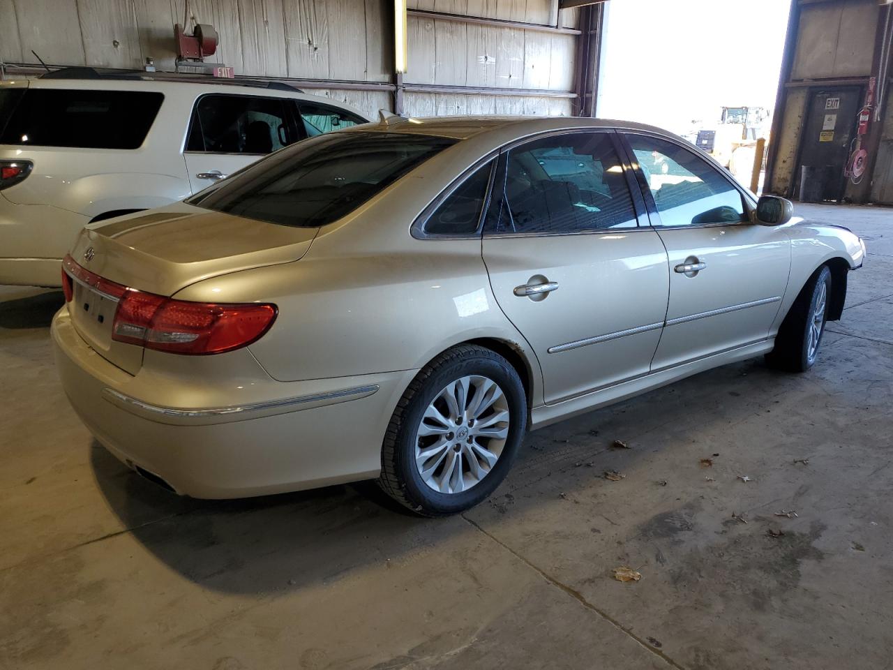 2011 Hyundai Azera VIN KMHFC4DD3BA533068 Copart auction photo, front end / minor dent/scratches damage thumbnail 3
