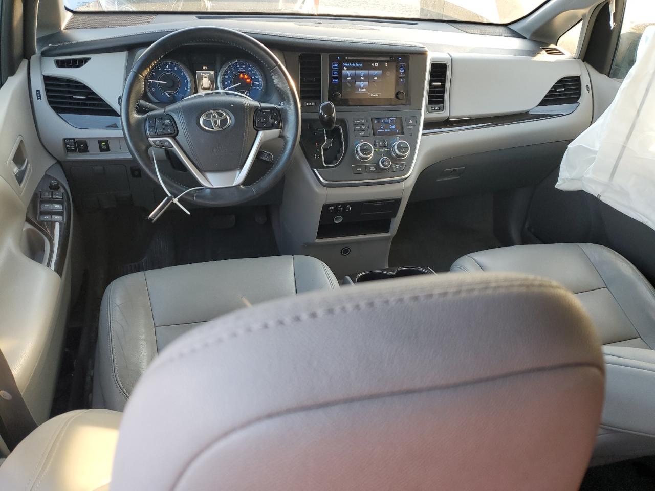 2017 Toyota Sienna VIN 5TDYZ3DC7HS874661 Copart auction photo, side damage thumbnail 8