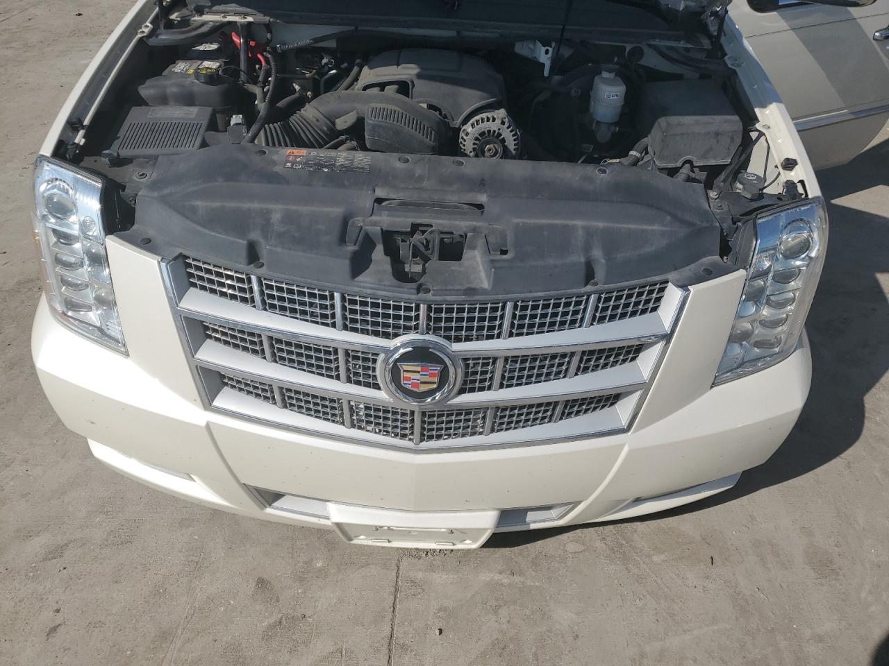 2011 Cadillac Escalade VIN 1GYS3DEF7BR339674 Copart auction photo, front end / minor dent/scratches damage thumbnail 12