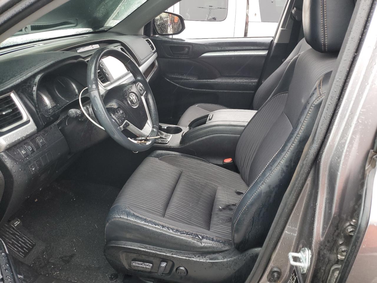 2017 Toyota Highlander VIN 5TDBZRFH0HS449090 Copart auction photo, front end damage thumbnail 7