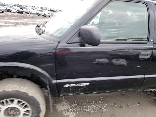 2000 Chevrolet Blazer VIN 1GNCT18W1YK151830 Copart auction photo, rear end damage thumbnail 12