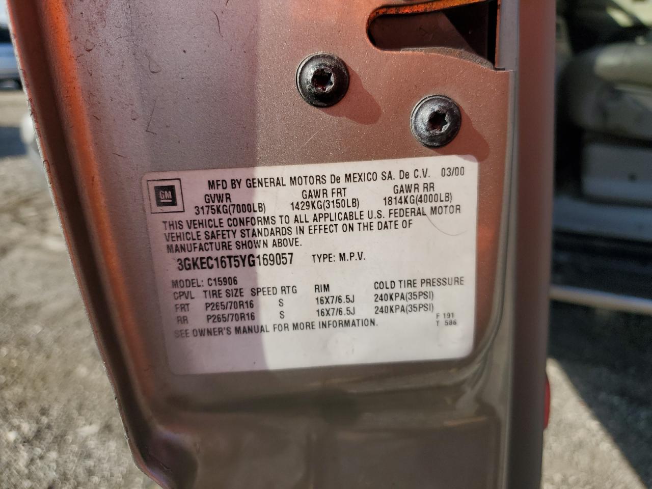 2000 GMC Yukon VIN 3GKEC16T5YG169057 Copart auction photo, side / rear end damage thumbnail 15
