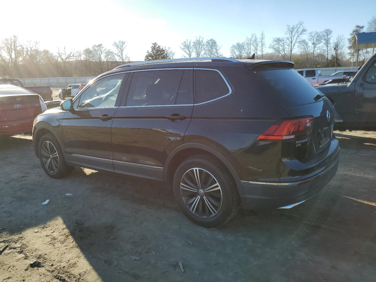 2018 Volkswagen Tiguan VIN 3VV2B7AX3JM097556 Copart auction photo, top/roof damage thumbnail 2