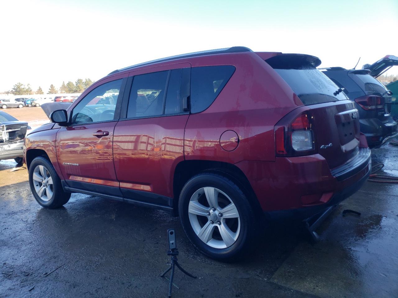 2015 Jeep Compass VIN 1C4NJDBB0FD231555 Copart auction photo, side / rear end damage thumbnail 2
