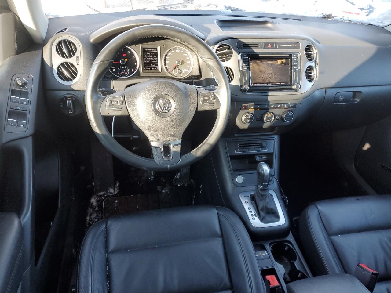 2017 Volkswagen Tiguan VIN WVGLV7AX1HK036164 Copart auction photo, rear end / minor dent/scratches damage thumbnail 8