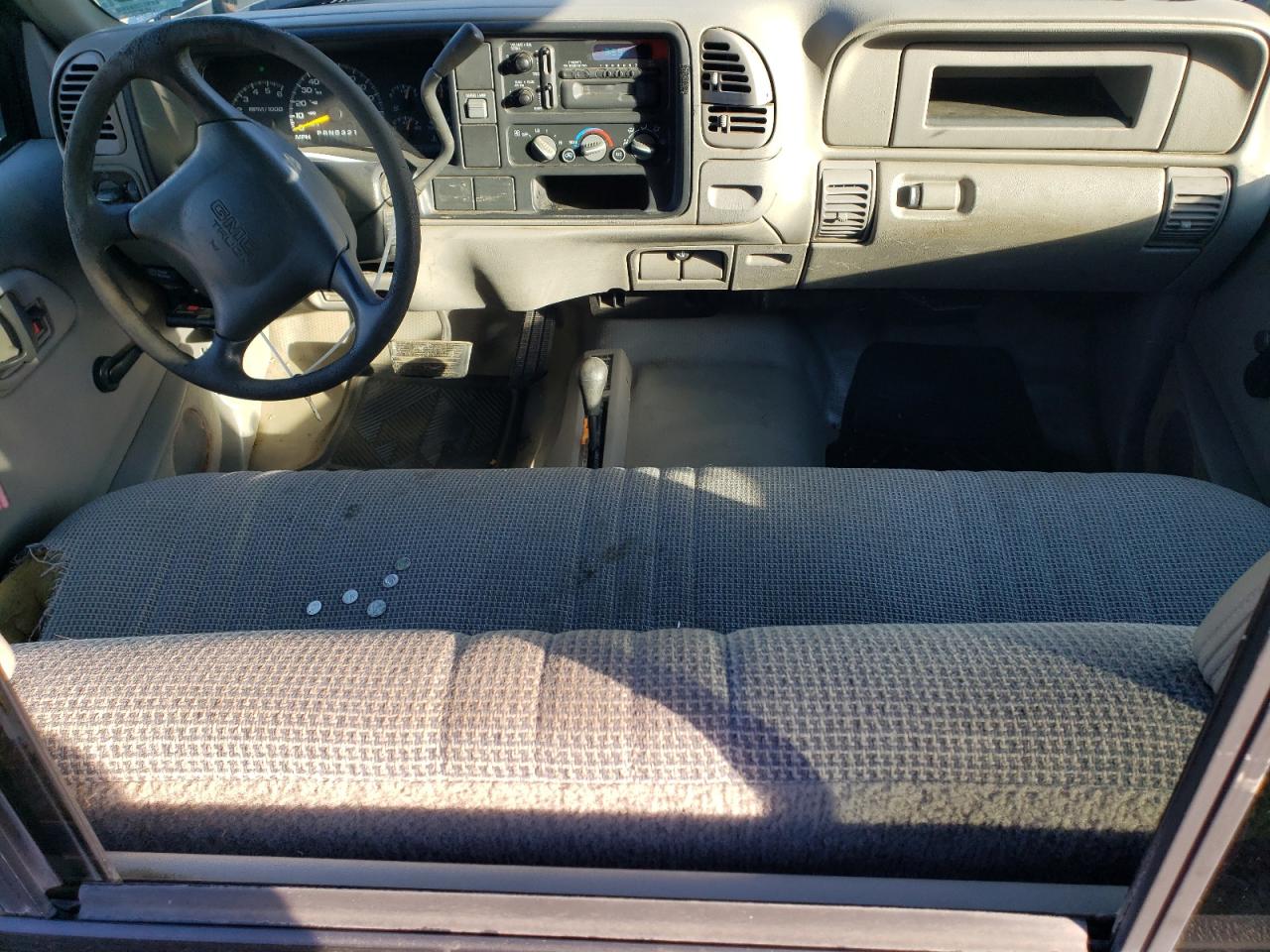 2000 GMC Sierra VIN 1GTGK24R9YR122277 Copart auction photo, front end / side damage thumbnail 8
