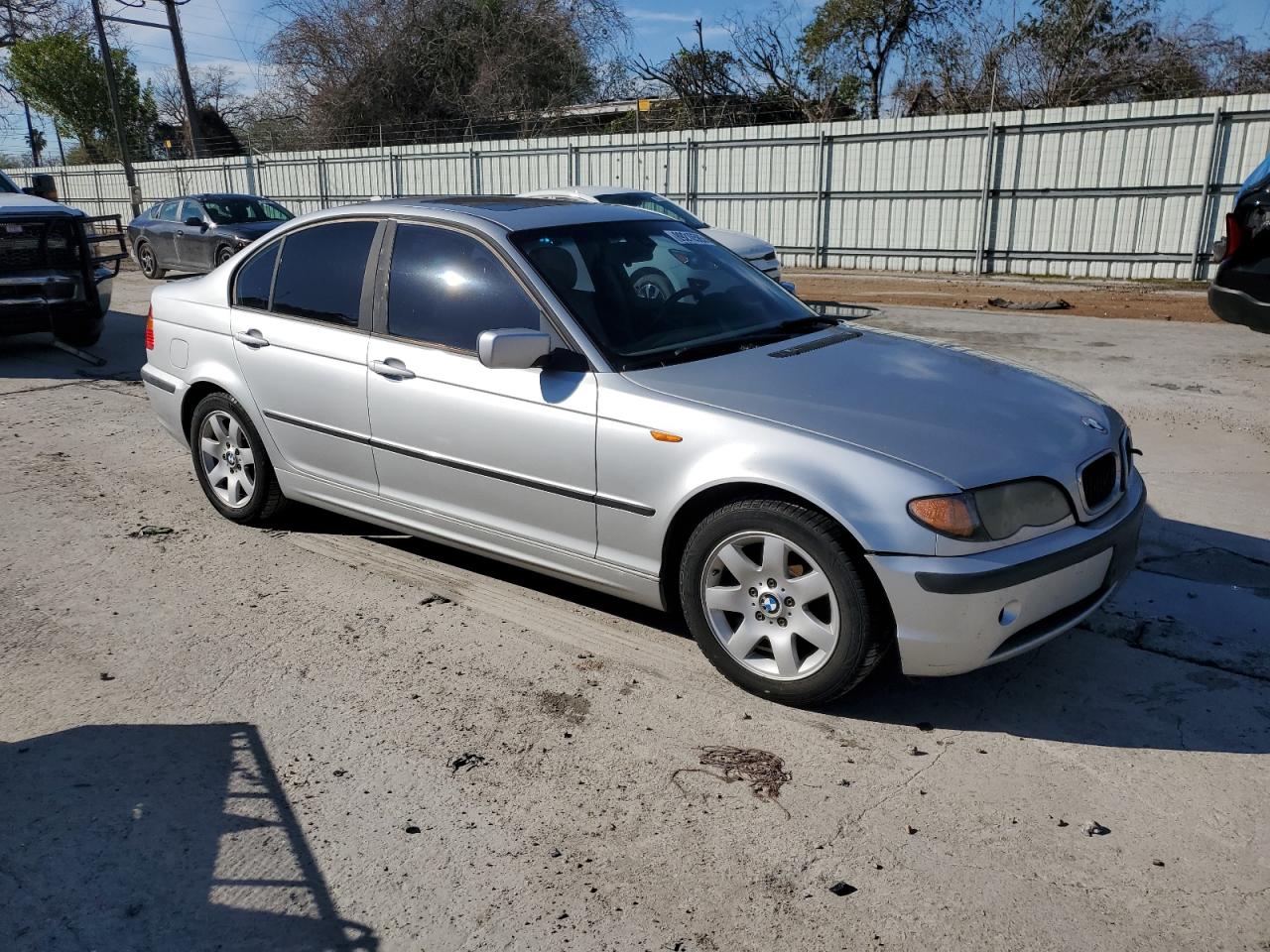 2004 BMW 3er VIN WBAEV33424KR27287 Copart auction photo, mechanical / minor dent/scratches damage thumbnail 4