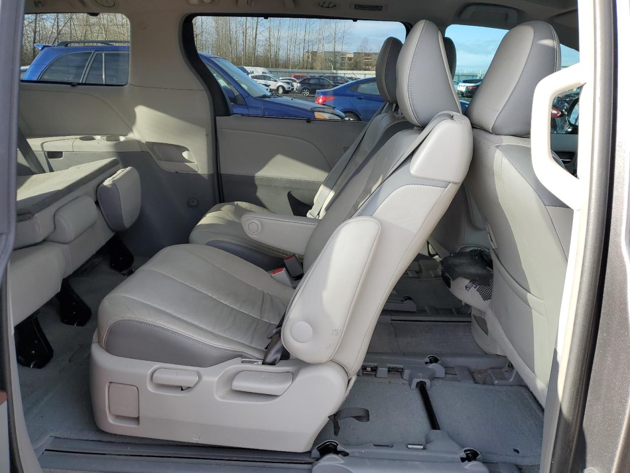 2014 Toyota Sienna VIN 5TDYK3DC0ES427749 Copart auction photo, rear end damage thumbnail 11