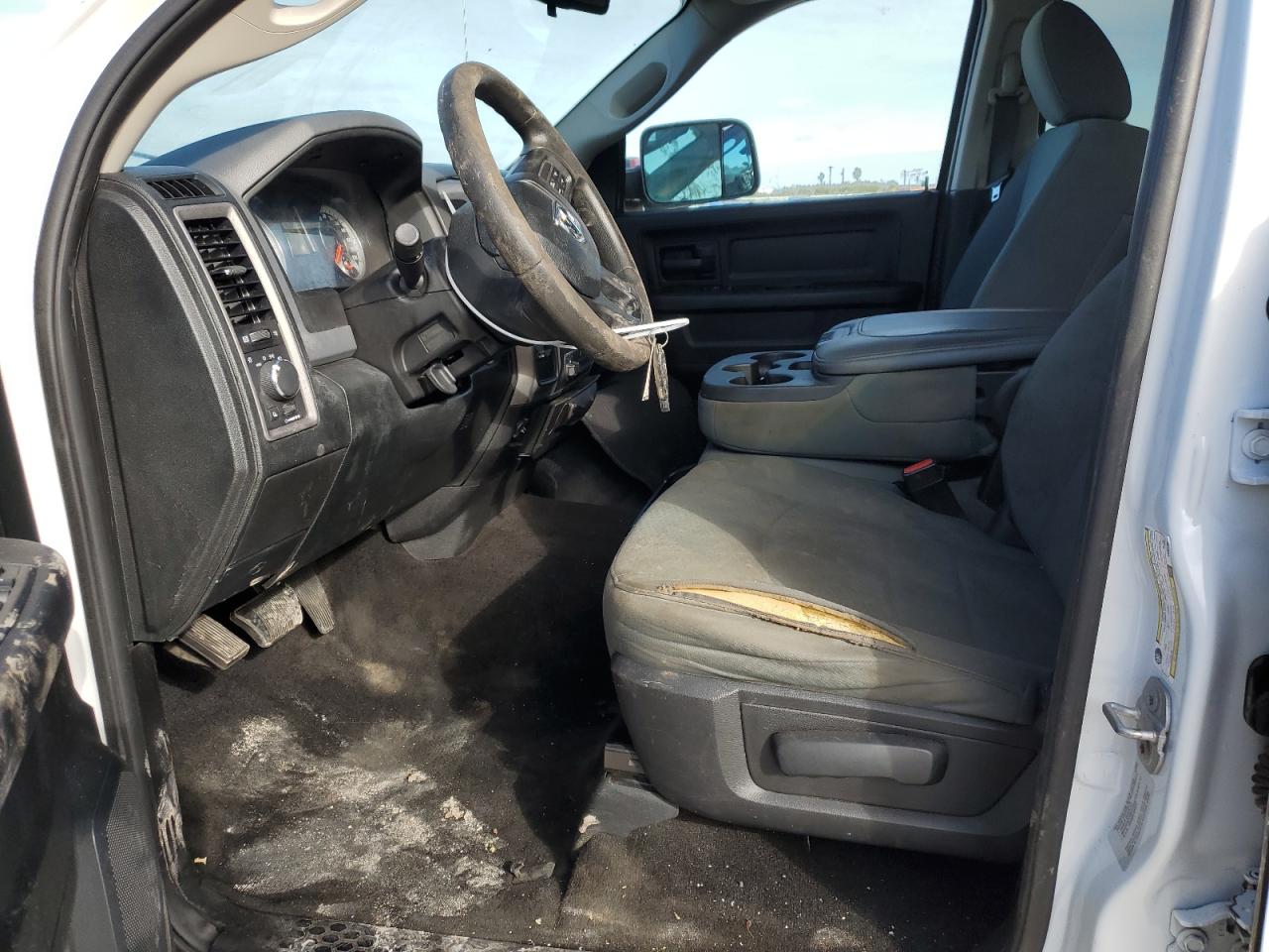 2015 RAM 3500 VIN 3C63R3GJ4FG622650 Copart auction photo, minor dent/scratches damage thumbnail 5