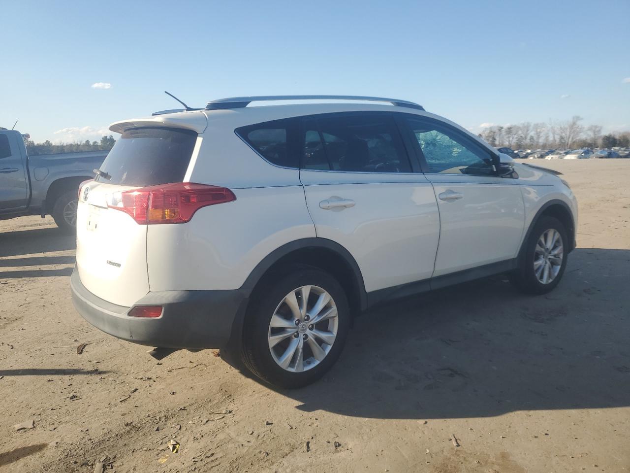 2013 Toyota RAV 4 VIN 2T3YFREV8DW044548 Copart auction photo, water/flood / front end damage thumbnail 3
