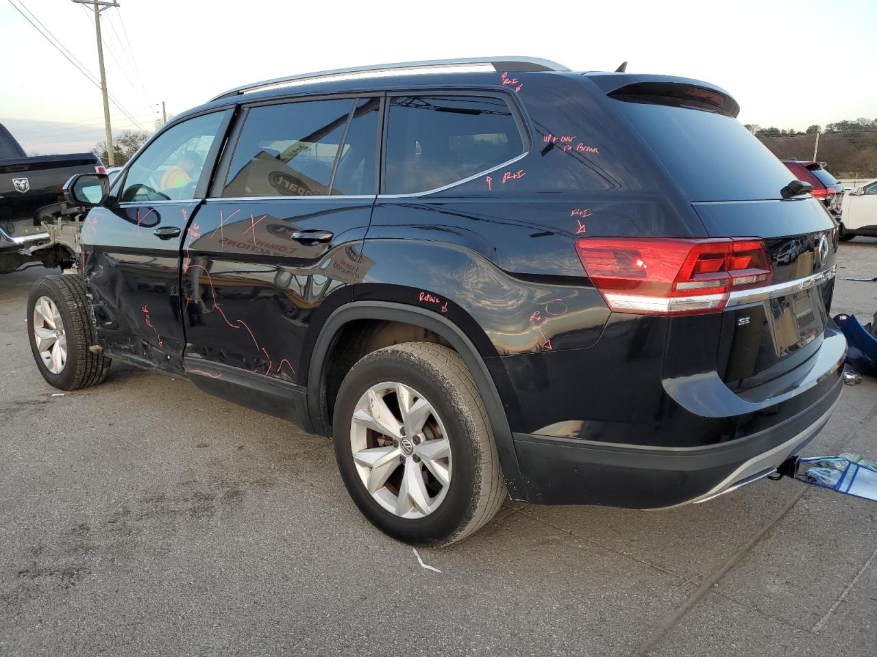 2018 Volkswagen Atlas VIN 1V2CR2CA5JC557925 Copart auction photo, all over damage thumbnail 2