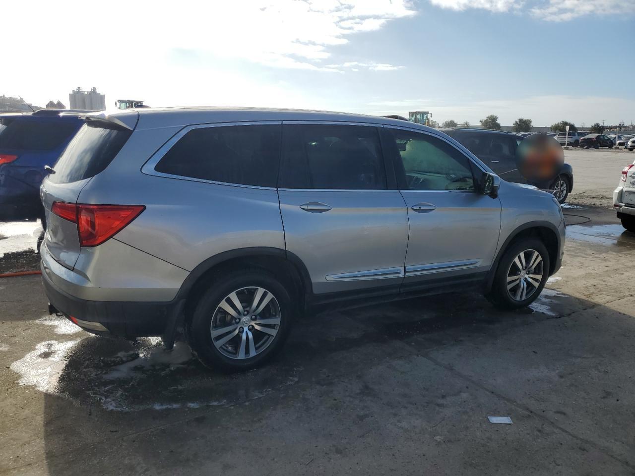 2017 Honda Pilot VIN 5FNYF5H58HB038071 Copart auction photo, rear end / side damage thumbnail 3