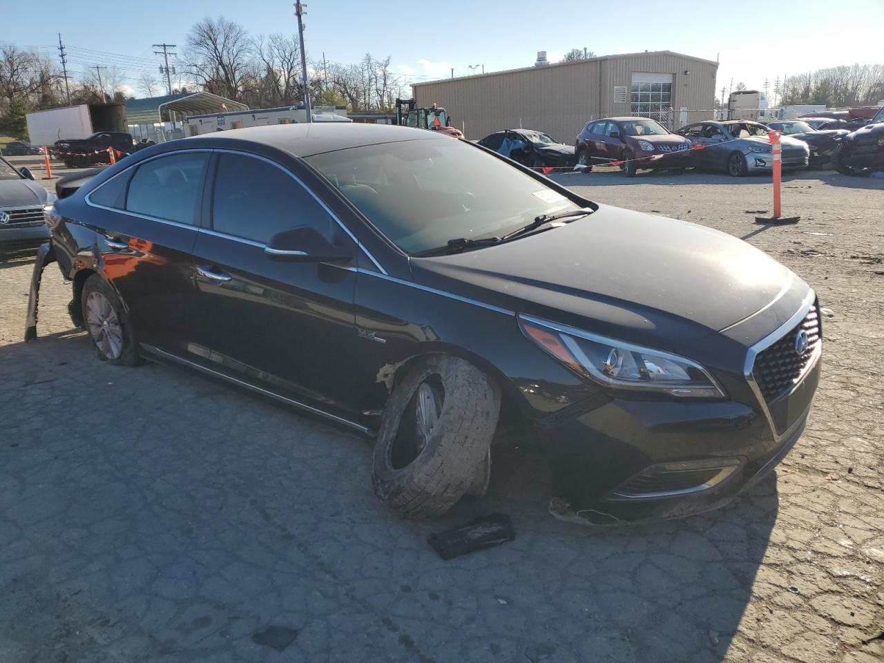 2017 Hyundai Sonata VIN KMHE24L1XHA058372 Copart auction photo, front end / rear end damage thumbnail 4