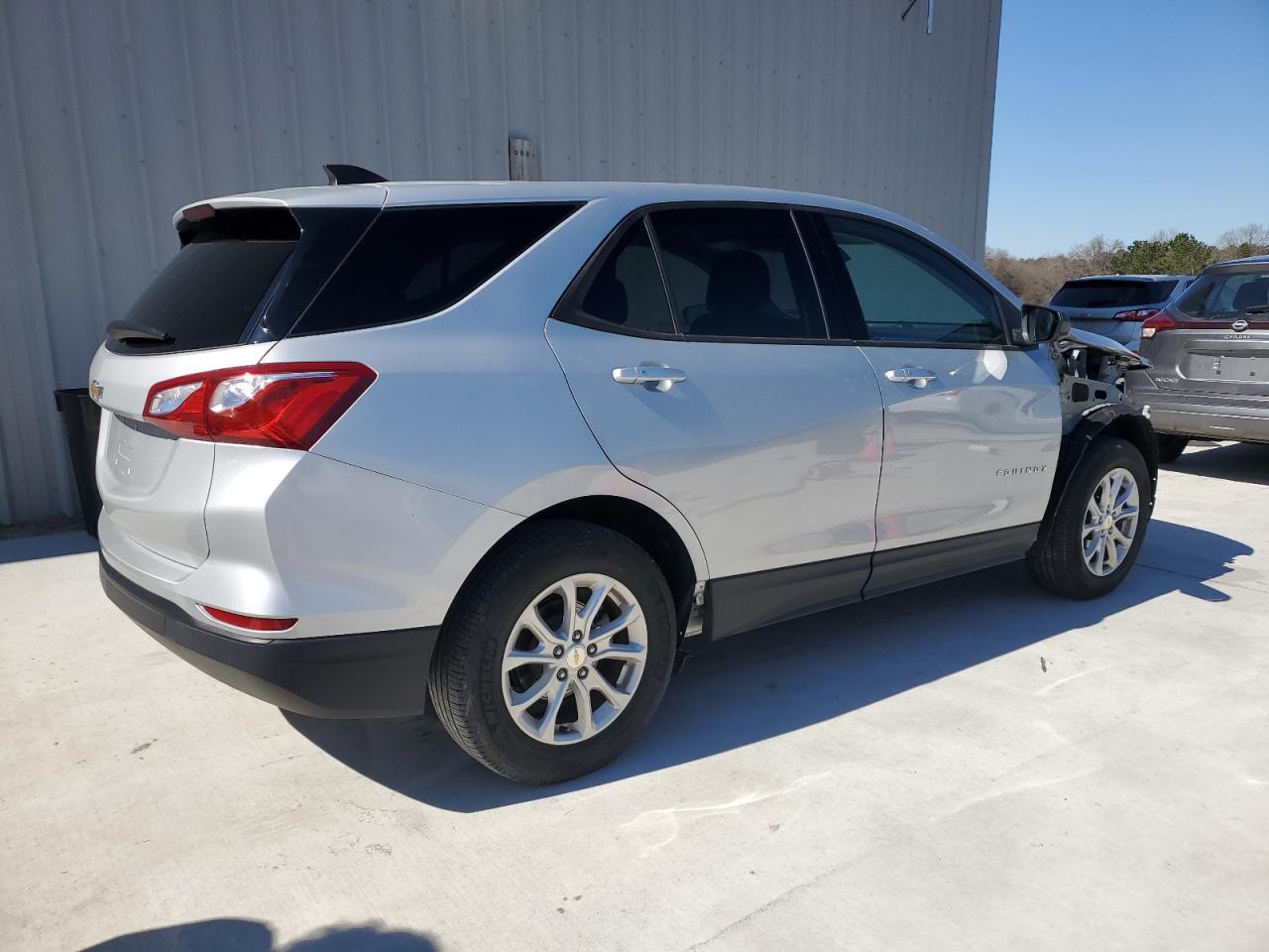 2019 Chevrolet Equinox VIN 2GNAXHEV5K6213076 Copart auction photo, front end / side damage thumbnail 3
