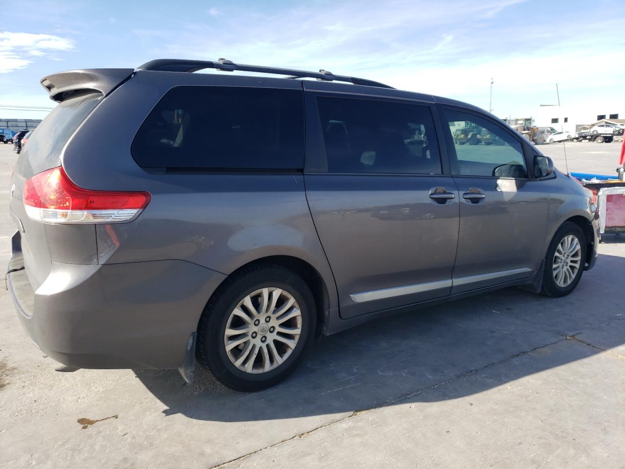 2013 Toyota Sienna VIN 5TDYK3DC4DS329645 Copart auction photo, hail / minor dent/scratches damage thumbnail 3