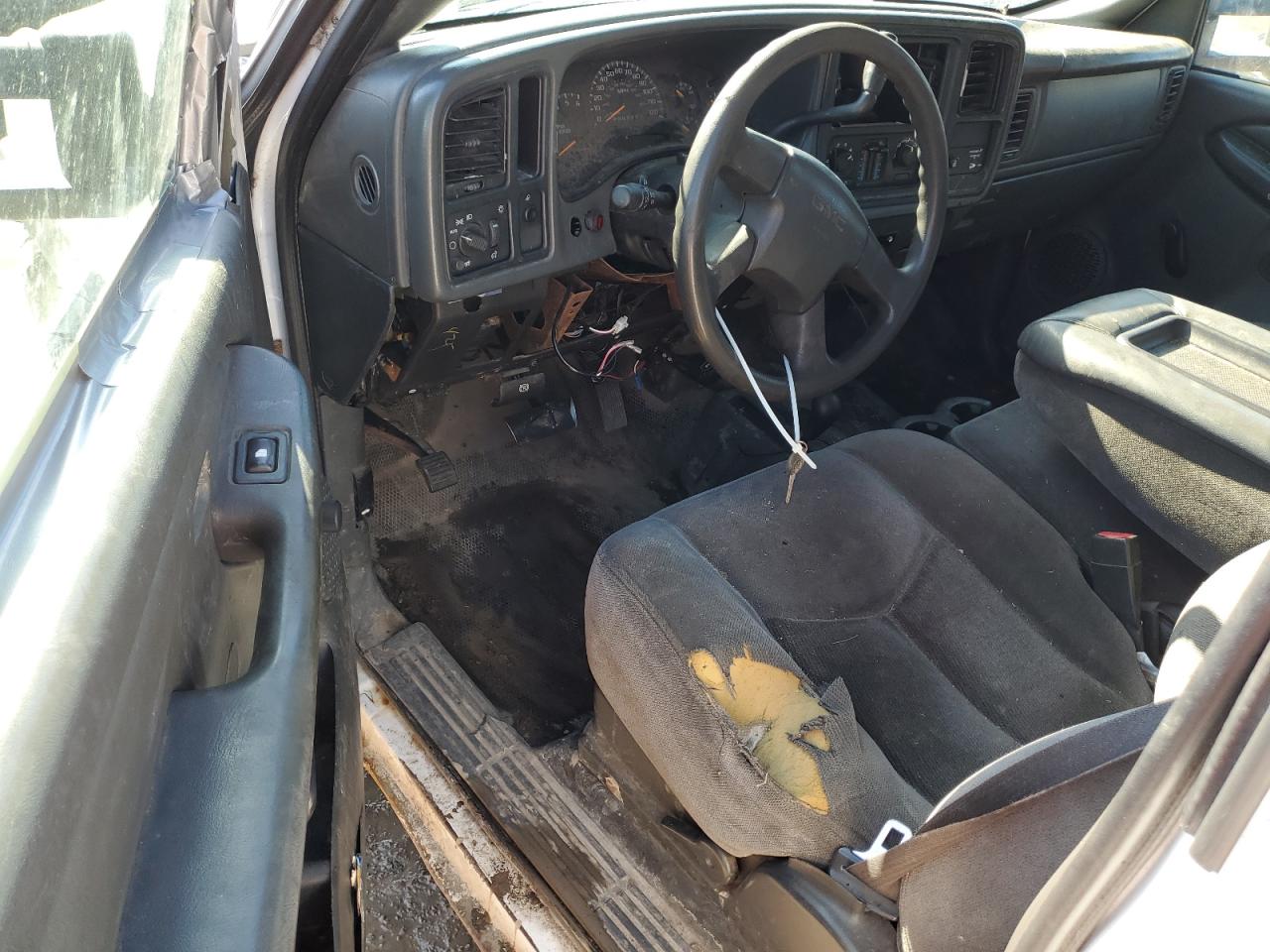 2007 GMC Sierra VIN 1GTHK24U47E194759 Copart auction photo, side / front end damage thumbnail 8
