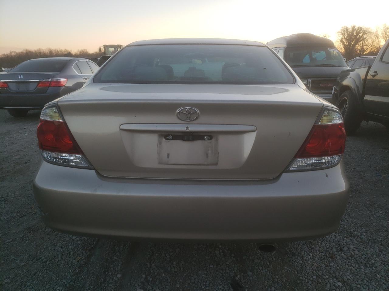 2005 Toyota Camry VIN 4T1BE32K25U621388 Copart auction photo, front end / side damage thumbnail 6