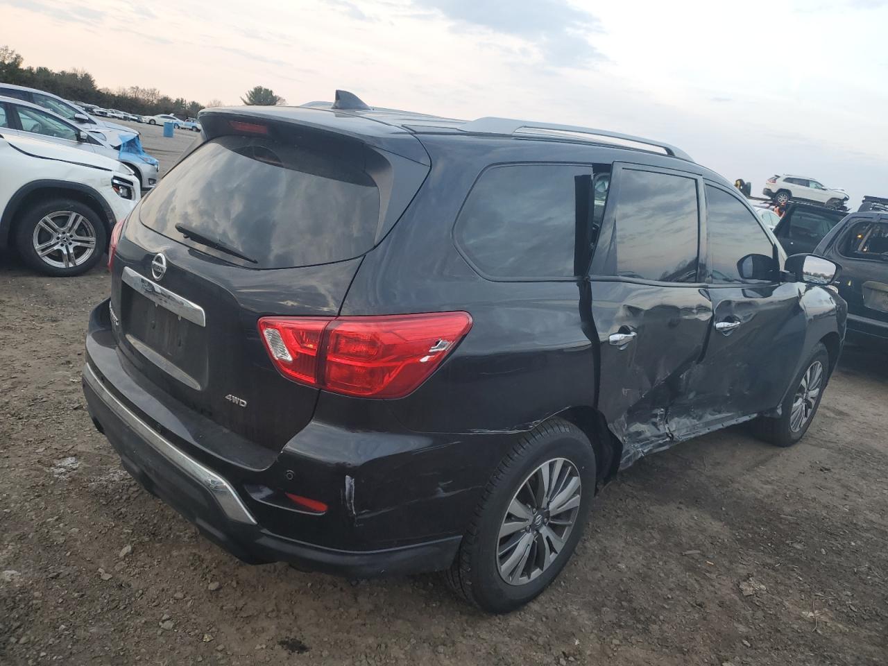 2019 Nissan Pathfinder VIN 5N1DR2MM4KC605216 Copart auction photo, side damage thumbnail 3
