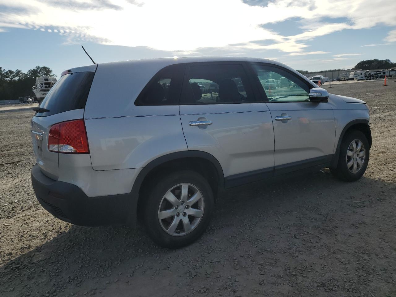 2011 KIA Sorento VIN 5XYKT3A10BG024370 Copart auction photo, front end damage thumbnail 3
