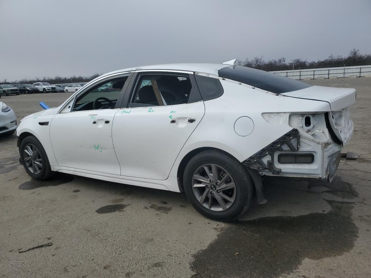 2019 KIA Optima VIN 5XXGT4L34KG290800 Copart auction photo, vandalism / all over damage thumbnail 2