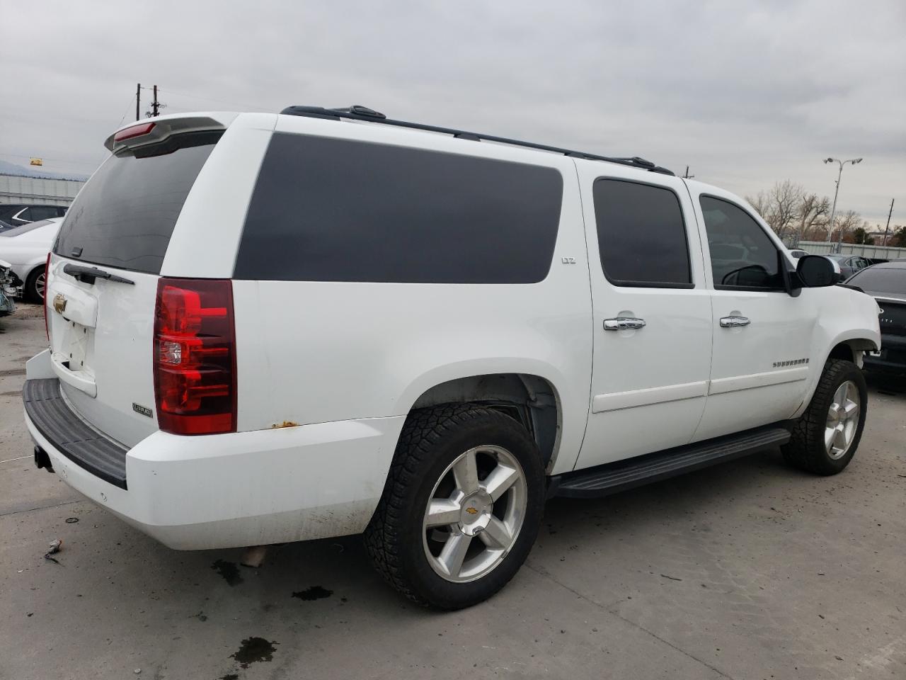 2007 Chevrolet Suburban VIN 1GNFK16397J365994 Copart auction photo, front end / side damage thumbnail 3