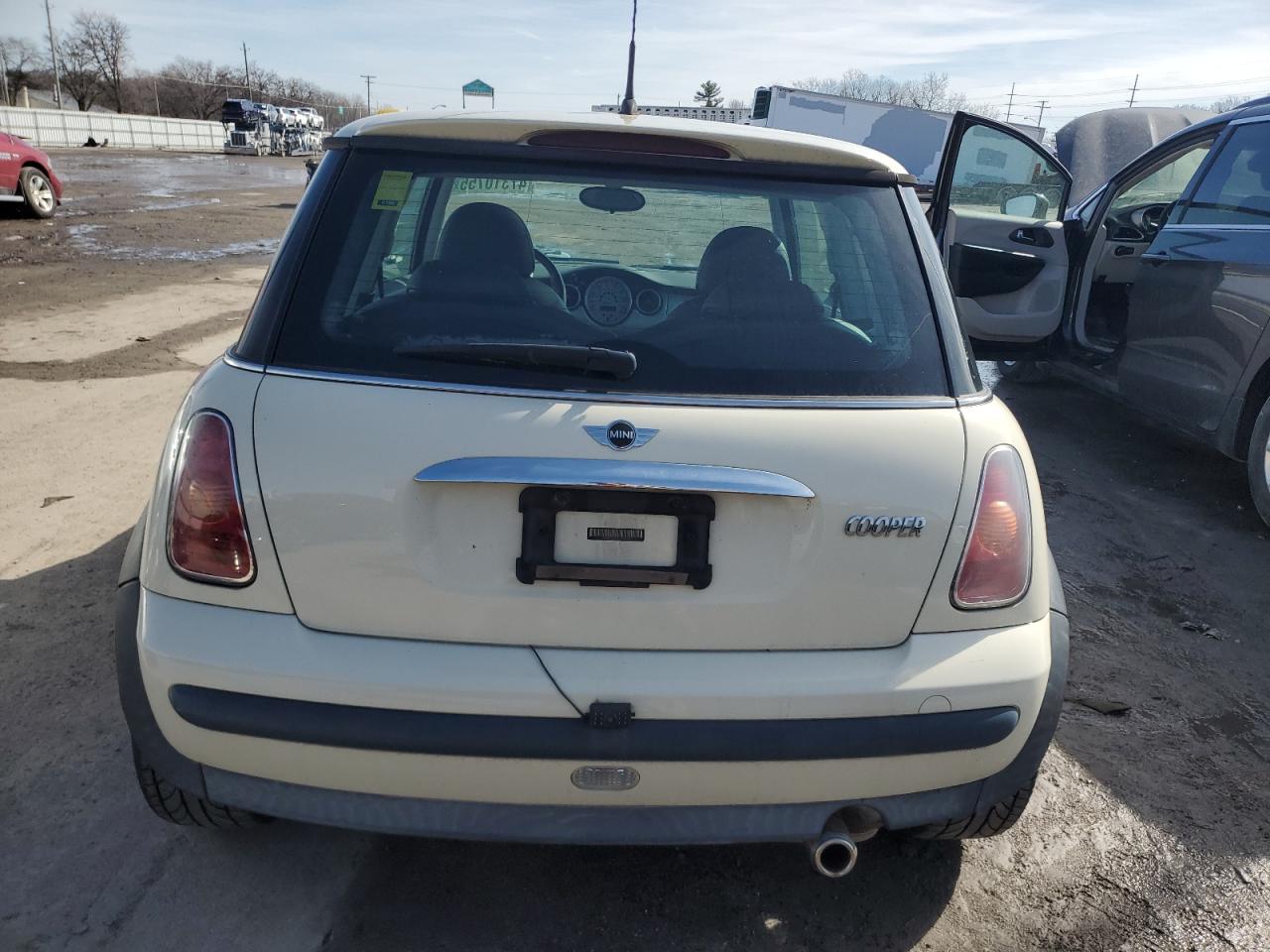 2004 MINI Cooper VIN WMWRC33424TJ53673 Copart auction photo, normal wear damage thumbnail 6